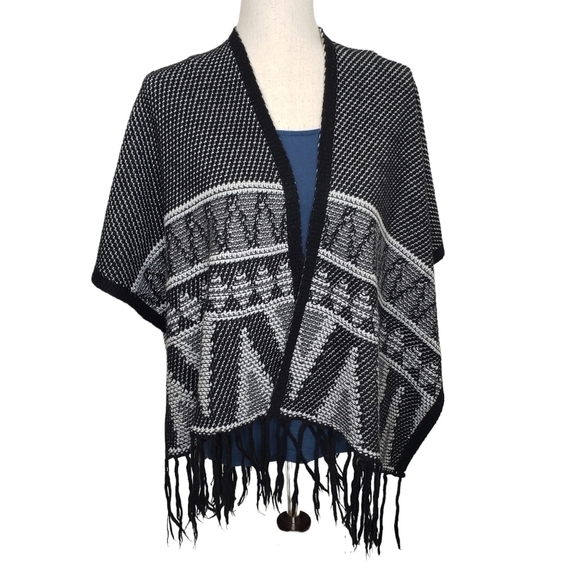 Xhilaration Knit Fringe Trim Poncho Sweater Layering Wrap - Picture 1 of 9